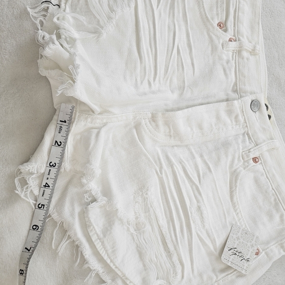 Free People Loving Good Vibrations Cutoff Shorts White Distressed Size 28 - Picture 9 of 11
